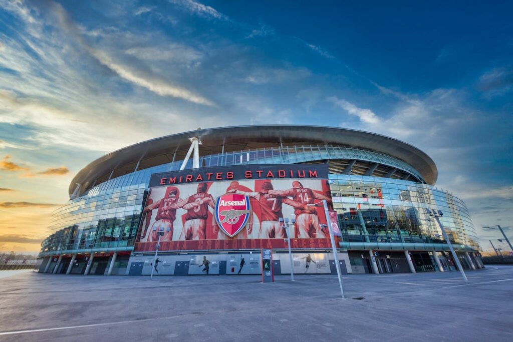 Gooner vs Yid tenancy cleaning trash-talk